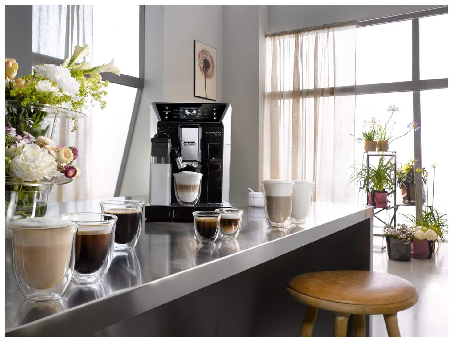 Кофемашина автоматическая DeLonghi PrimaDonna Class ECAM550.55.SB Серебристая, черная